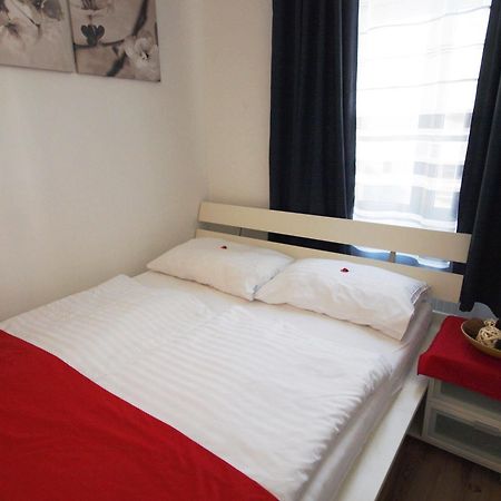 Checkvienna - Ruedengasse Apartment Luaran gambar