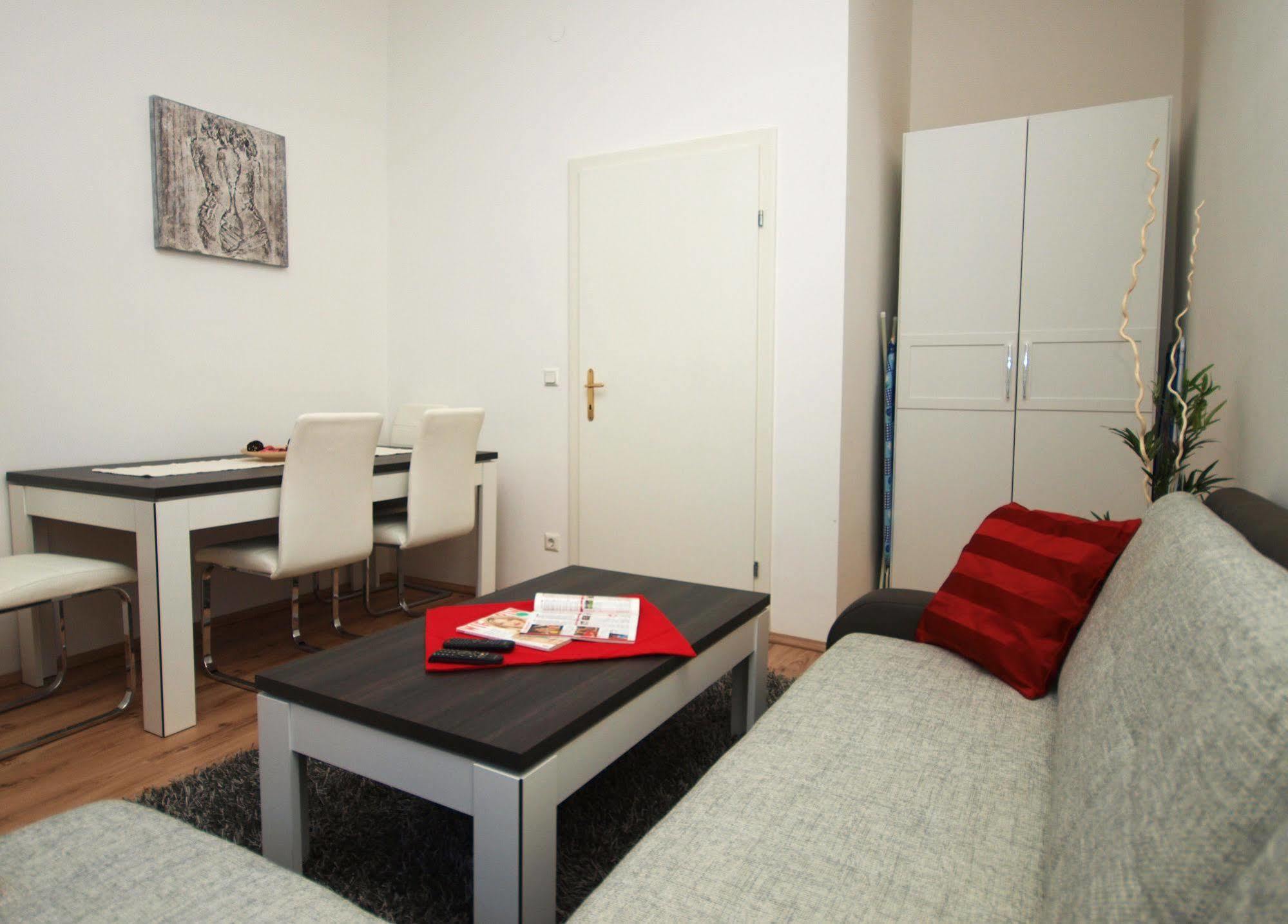 Checkvienna - Ruedengasse Apartment Luaran gambar