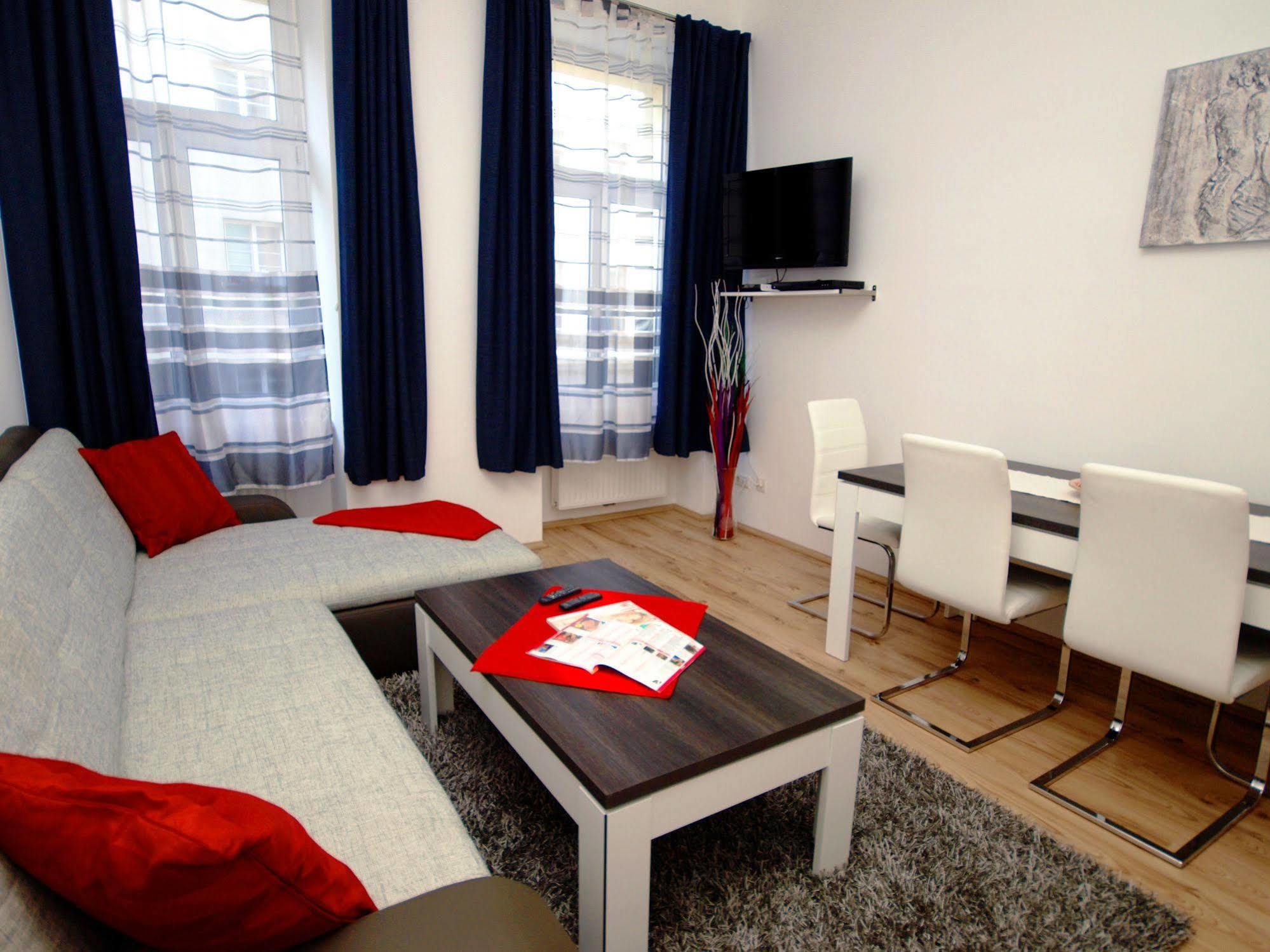 Checkvienna - Ruedengasse Apartment Luaran gambar